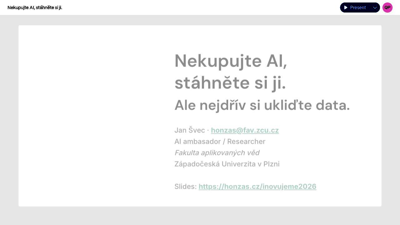 Titulní snímek s názvem Nekupujte AI, stáhněte si ji, ale nejdřív si ukliďte data